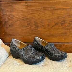 Women's Black Patterned Slip-On Shoes